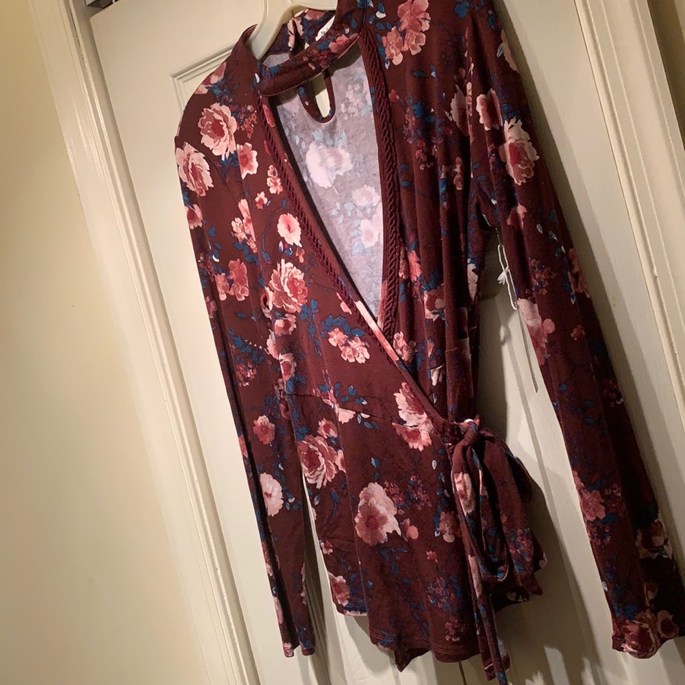 Floral wrap top with back button detail size large.